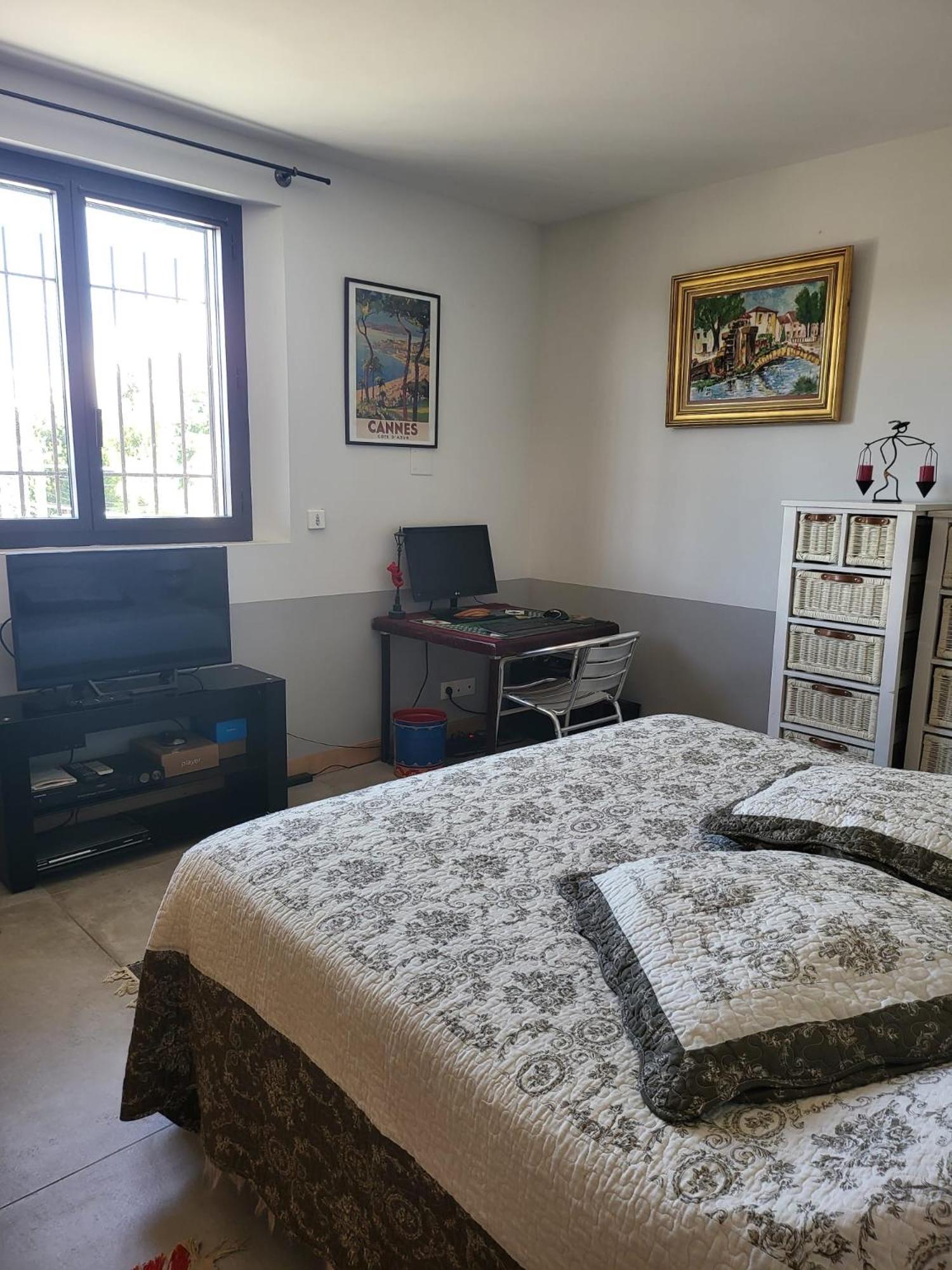 Standing Bord Sorgue Apartment *