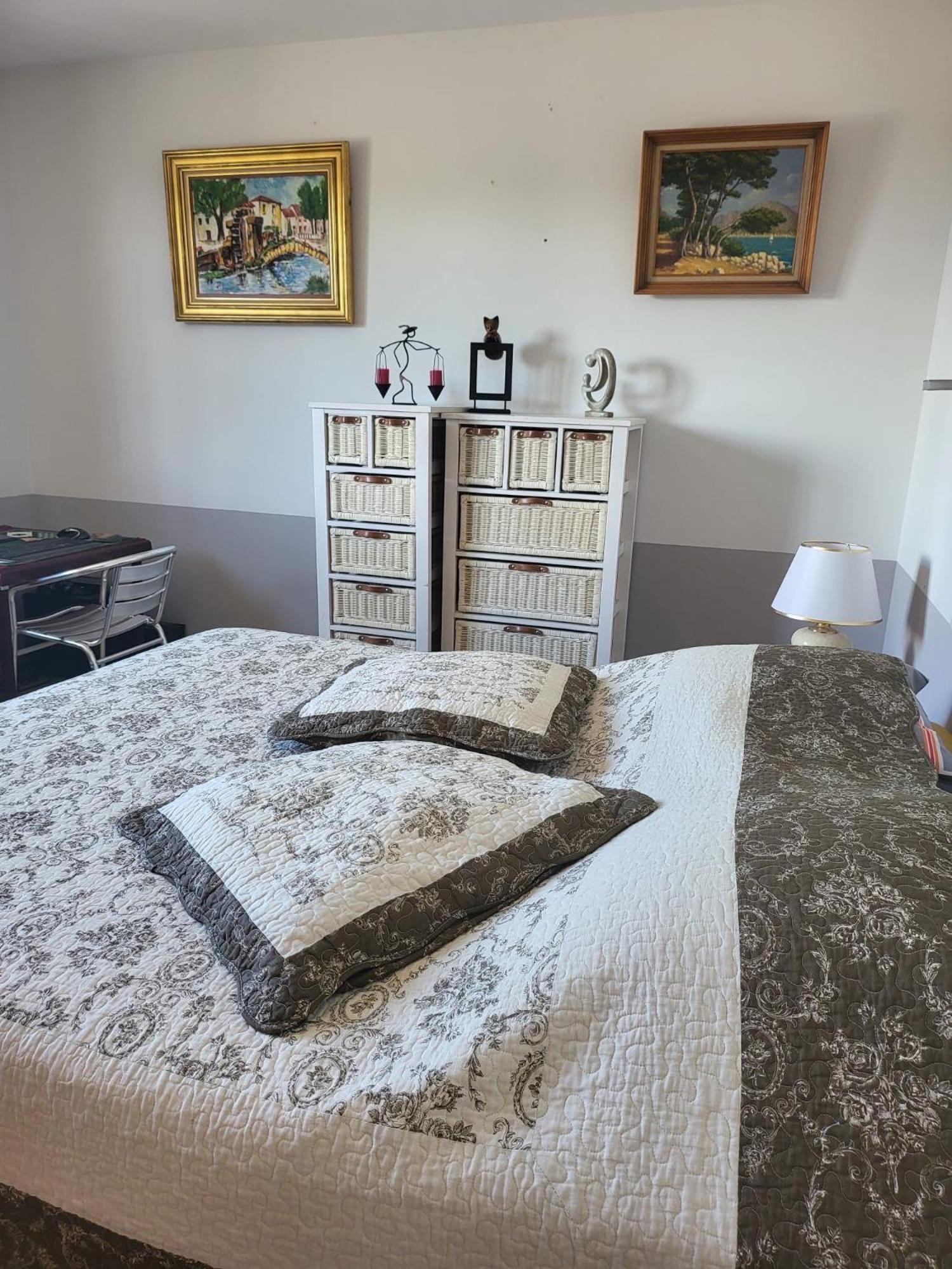 Apartment Standing Bord Sorgue LʼIsle-sur-la-Sorgue